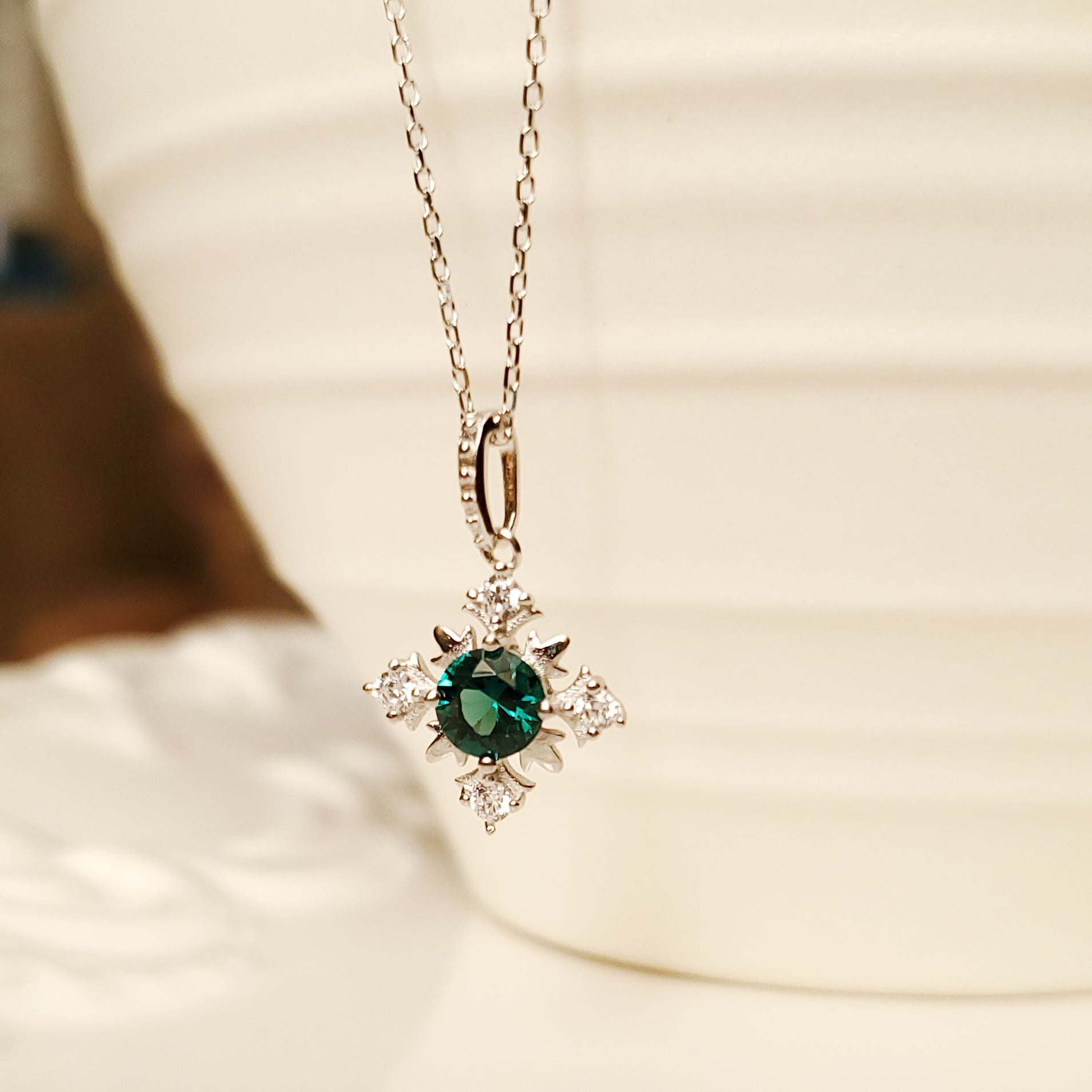 Rhodium Plated 925 Sterling Silver Snowflake Emerald Gemstone Necklace